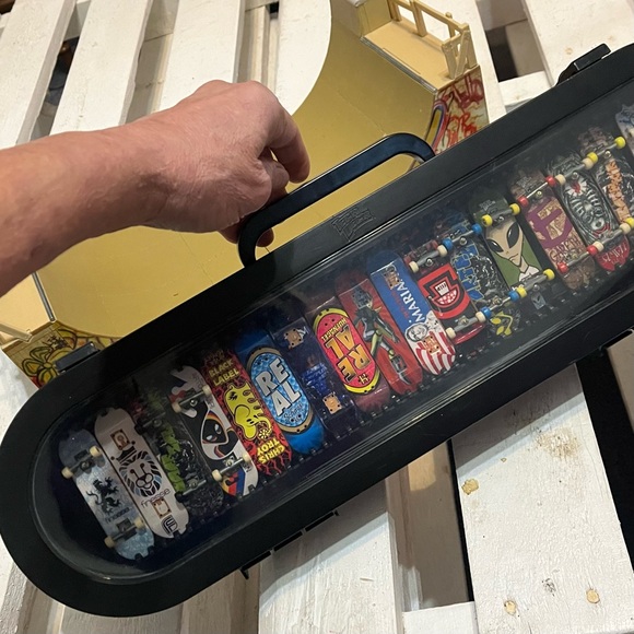 TECH DECK SET With Case & Ramps - Picture 2 of 9